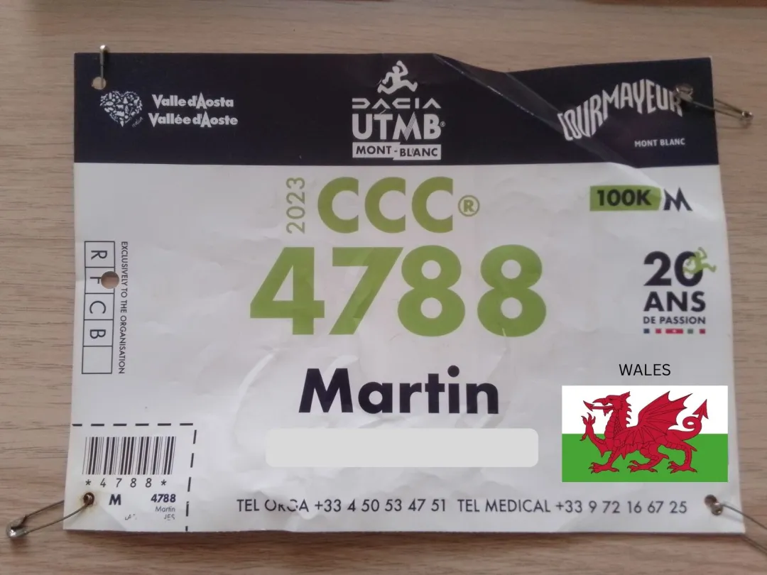 utmb bib with welsh flag
